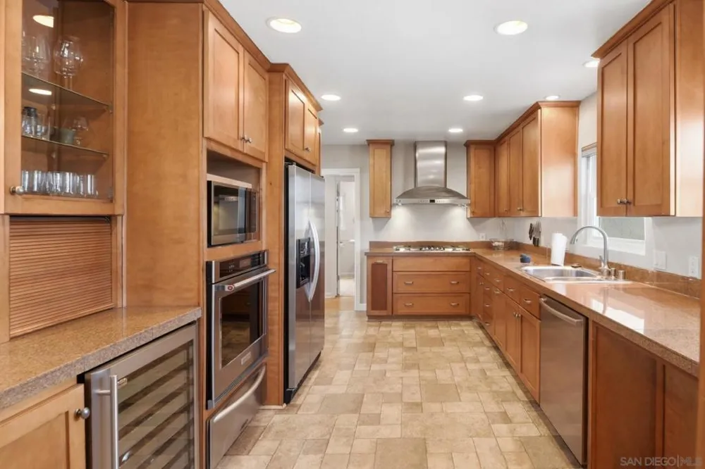 5045 Gary San Diego, CA 92115