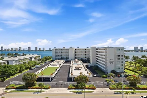 801 Lake Shore Dr #801