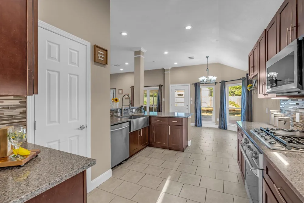 11506 Faulkey Gully Circle Houston, TX 77070