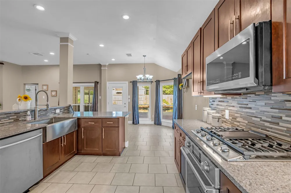11506 Faulkey Gully Circle Houston, TX 77070