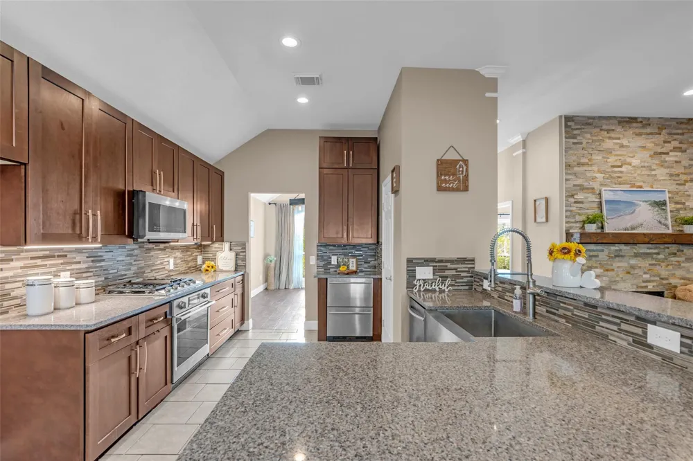 11506 Faulkey Gully Circle Houston, TX 77070