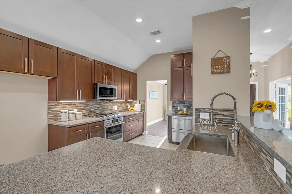 11506 Faulkey Gully Circle Houston, TX 77070