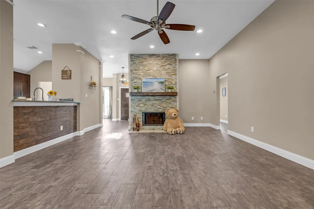 11506 Faulkey Gully Circle Houston, TX 77070
