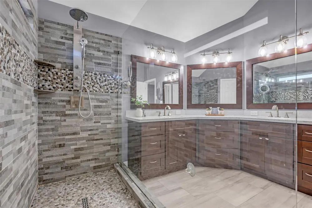 11506 Faulkey Gully Circle Houston, TX 77070