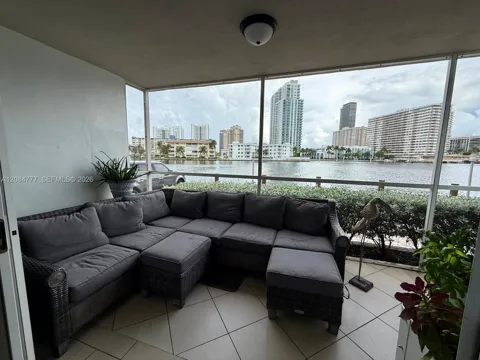 121 Golden Isles Dr #1