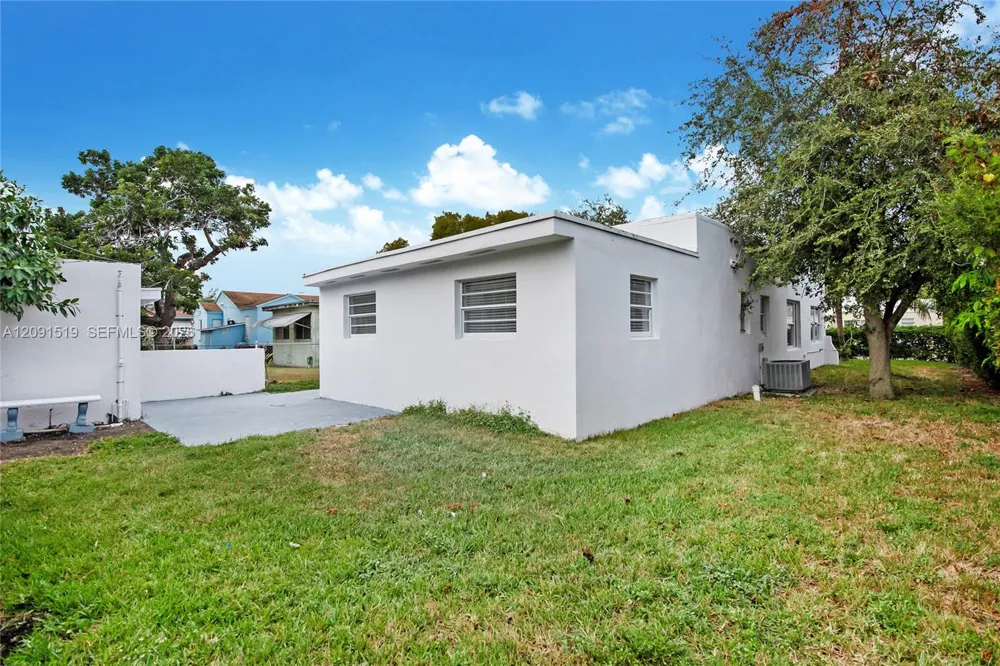 522 NW 47th Ter Miami, FL 33127