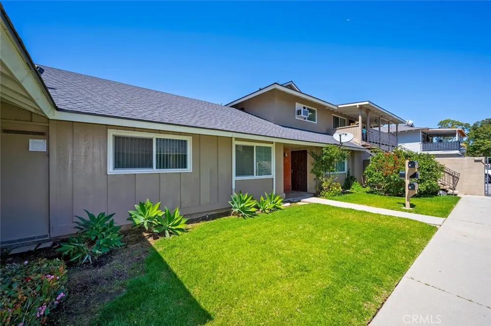 2613 W Aurora #2 Santa Ana, CA 92704