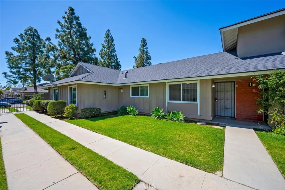2613 W Aurora #2 Santa Ana, CA 92704