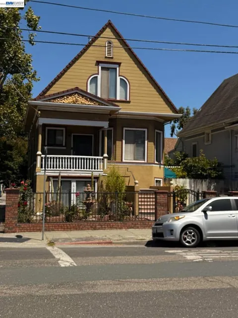1722 Bay