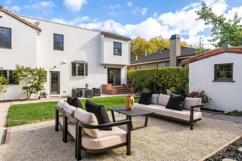 210 Avila Road San Mateo, CA 94402