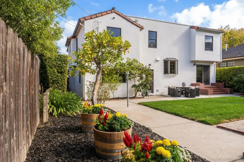 210 Avila Road San Mateo, CA 94402