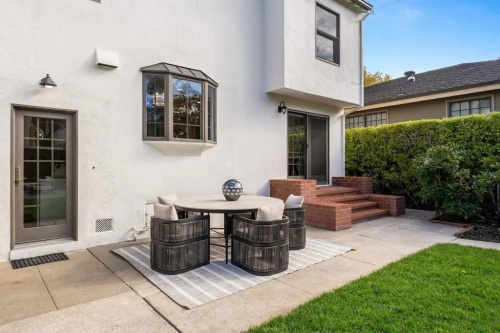 210 Avila Road San Mateo, CA 94402