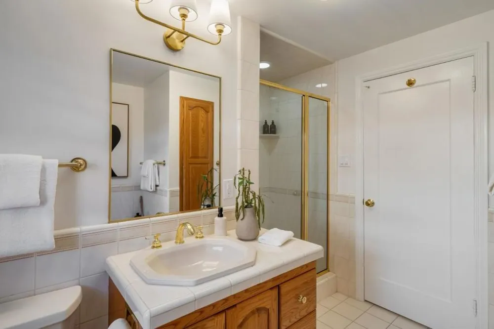 210 Avila Road San Mateo, CA 94402