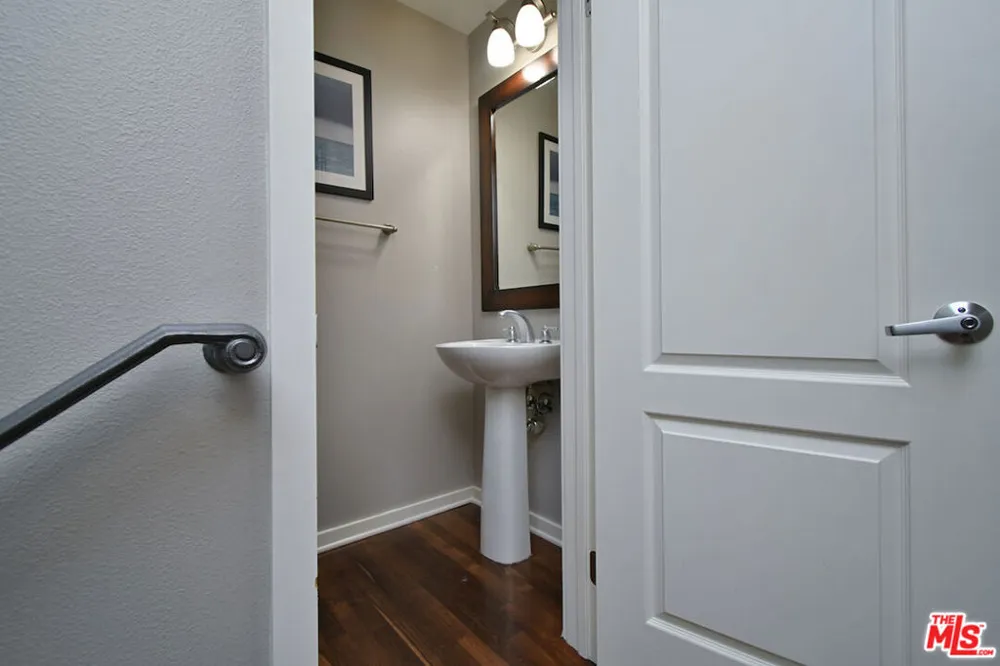 5412 W 149th Place #4 Hawthorne, CA 90250