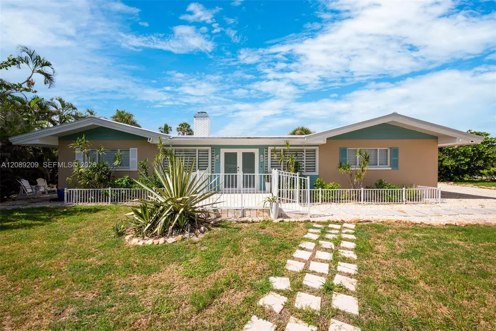 5885 Pine Tree Other City - In The State Of Florida, FL 33957