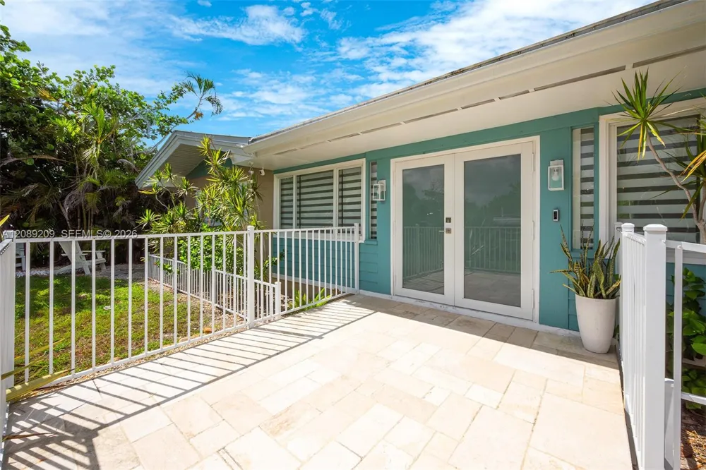 5885 Pine Tree Other City - In The State Of Florida, FL 33957
