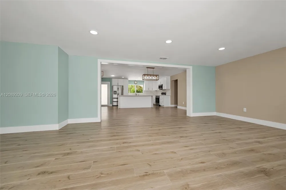 5885 Pine Tree Other City - In The State Of Florida, FL 33957