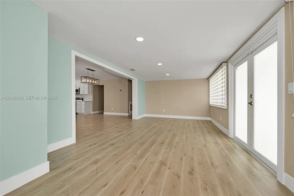 5885 Pine Tree Other City - In The State Of Florida, FL 33957