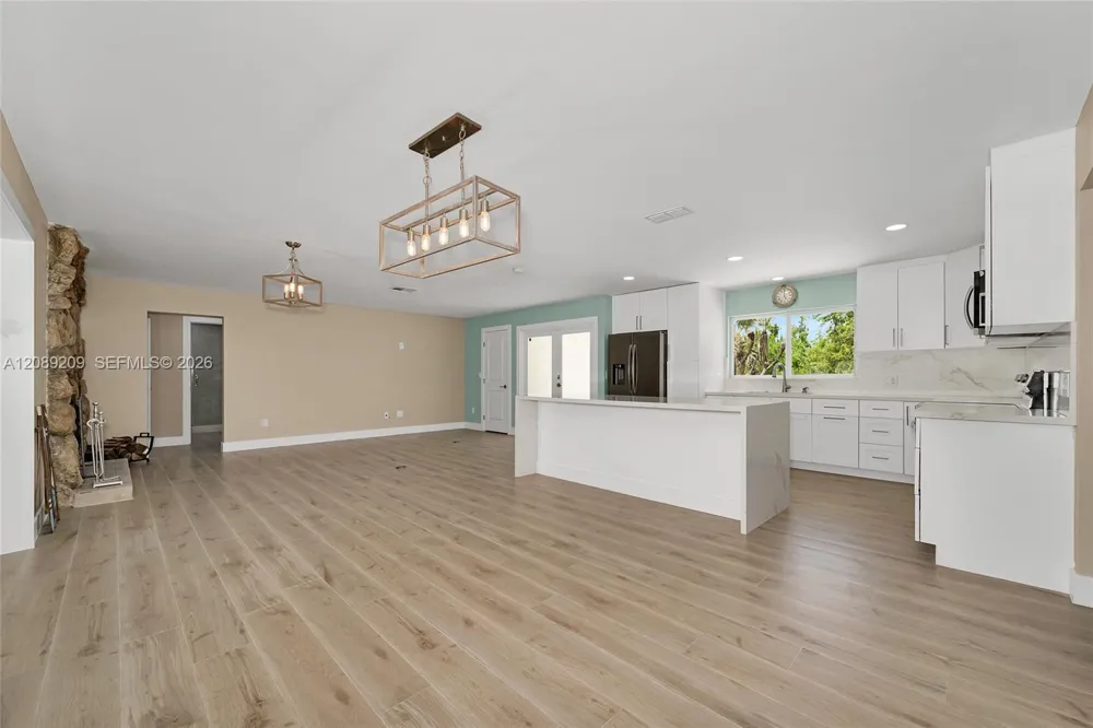 5885 Pine Tree Other City - In The State Of Florida, FL 33957