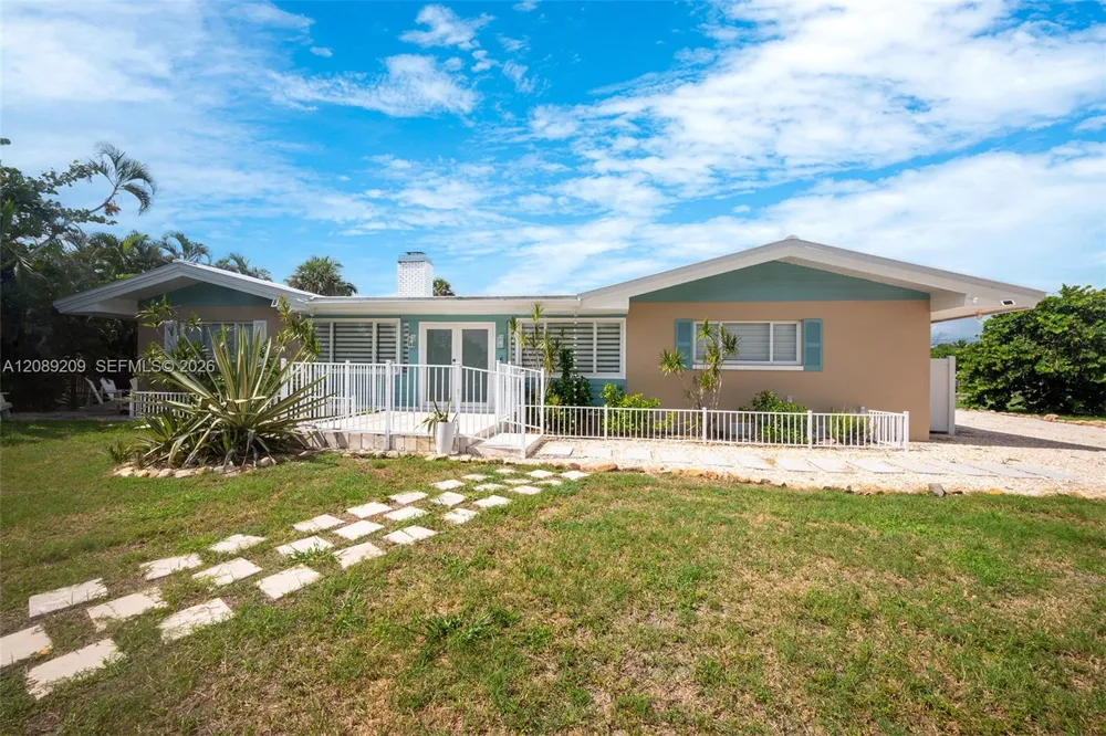 5885 Pine Tree Other City - In The State Of Florida, FL 33957
