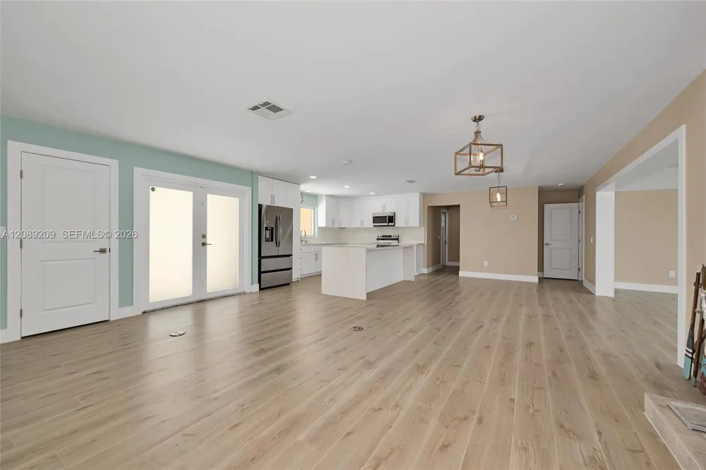 5885 Pine Tree Other City - In The State Of Florida, FL 33957