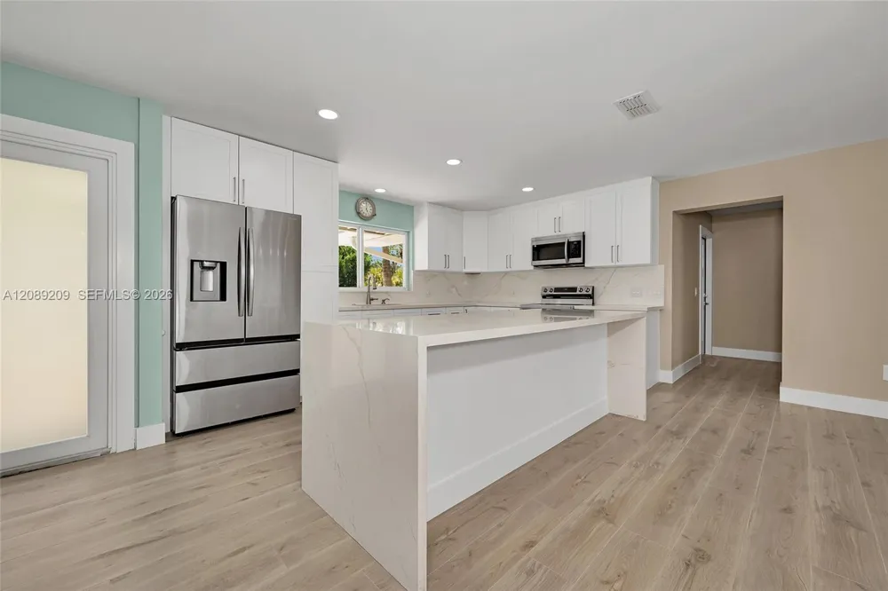 5885 Pine Tree Other City - In The State Of Florida, FL 33957