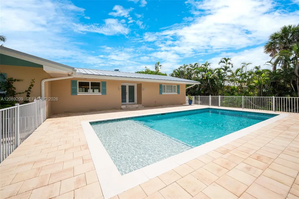 5885 Pine Tree Other City - In The State Of Florida, FL 33957