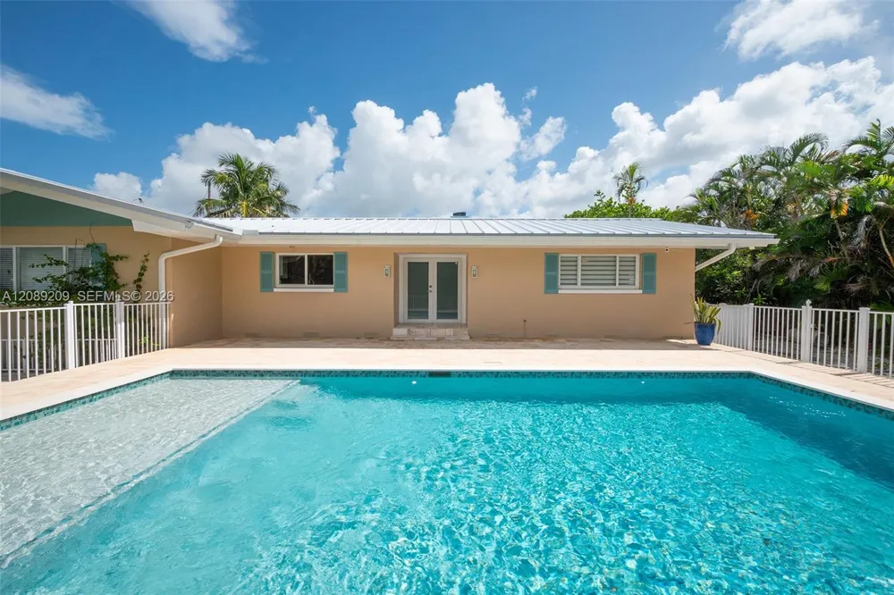 5885 Pine Tree Other City - In The State Of Florida, FL 33957