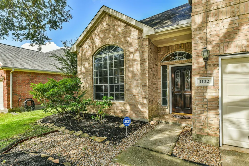 1122 Sussex Trail Pearland, TX 77584