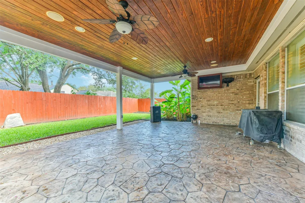 1122 Sussex Trail Pearland, TX 77584