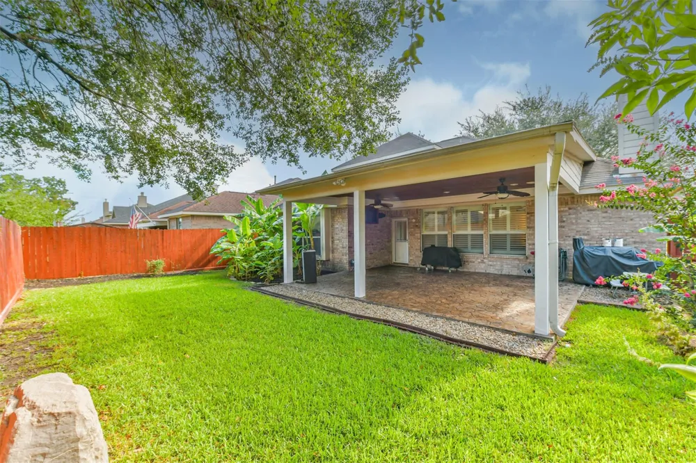 1122 Sussex Trail Pearland, TX 77584