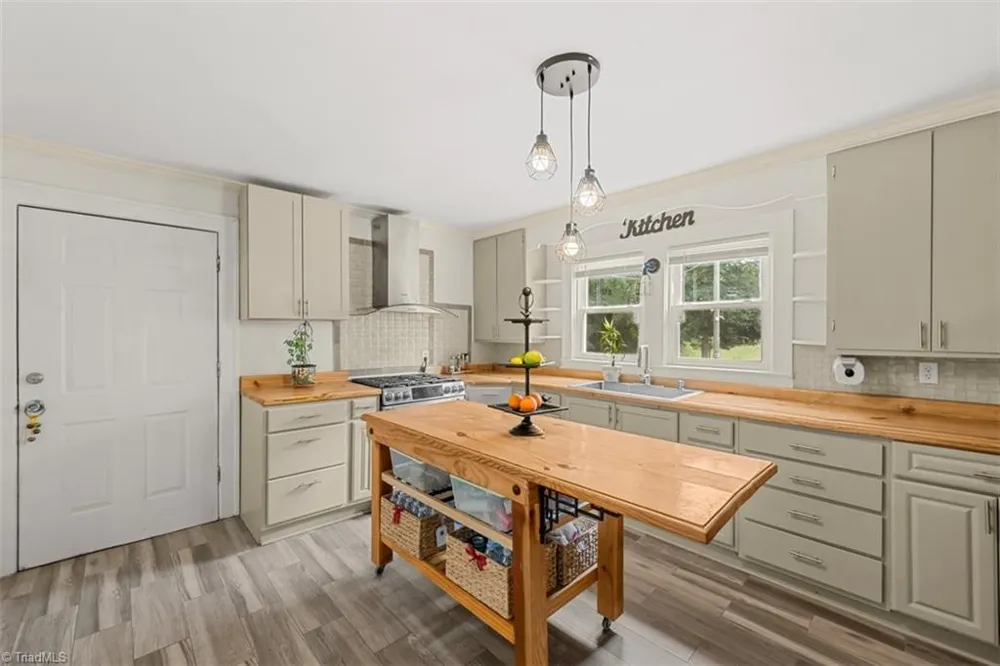 5874 Tom Hill Road Archdale, NC 27263