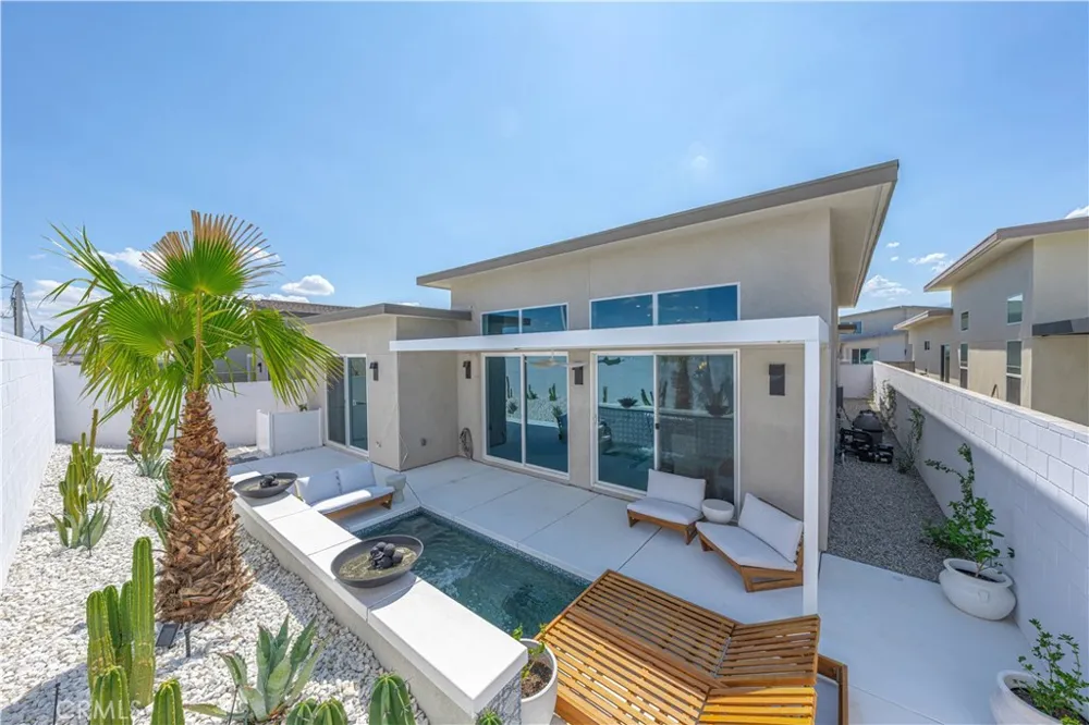 264 Mustang Palm Springs, CA 92262