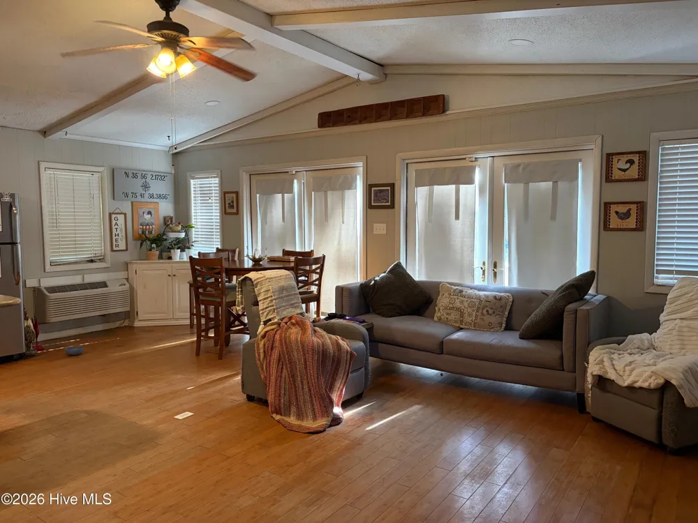 113 Forest Avenue Manteo, NC 27954