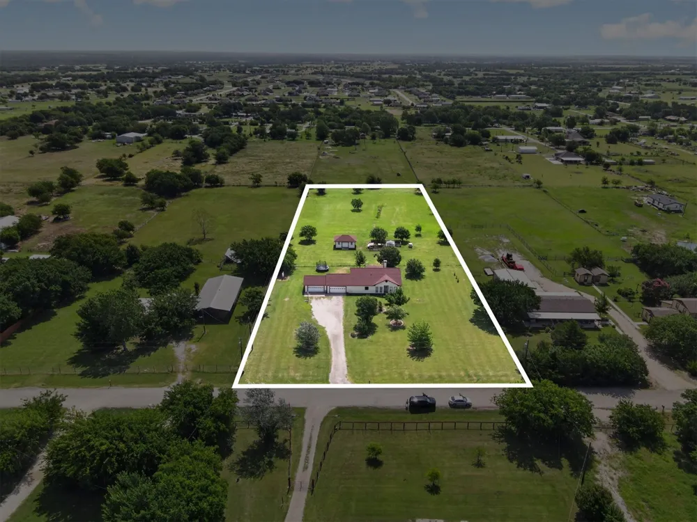 1958 Crockett Street Sanger, TX 76266