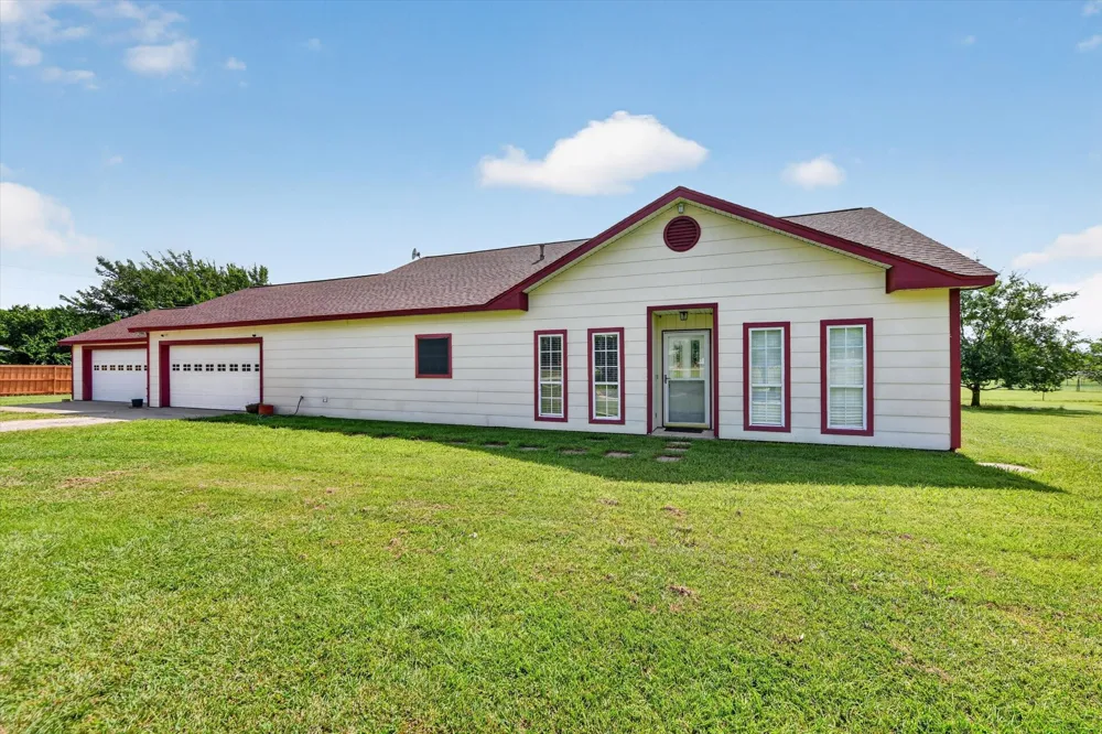 1958 Crockett Street Sanger, TX 76266