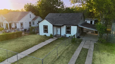 1527 Maple Avenue