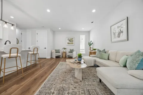 5633 Live Oak #103