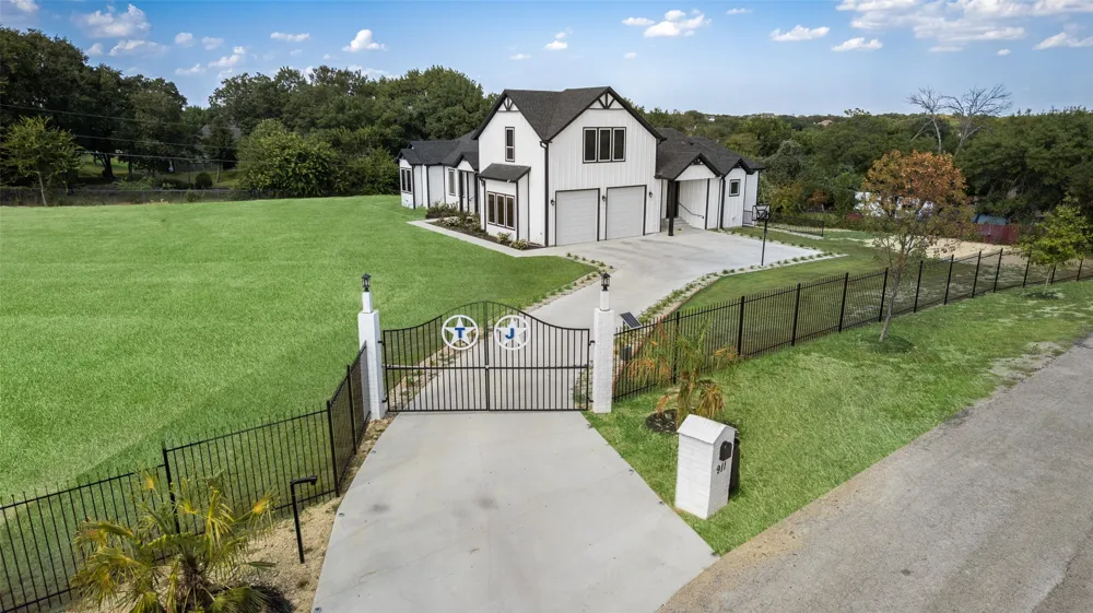 911 Oldgate Road Lakeside, TX 76108