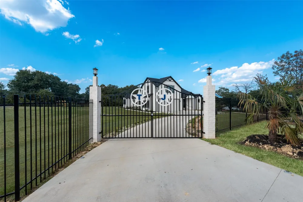911 Oldgate Road Lakeside, TX 76108