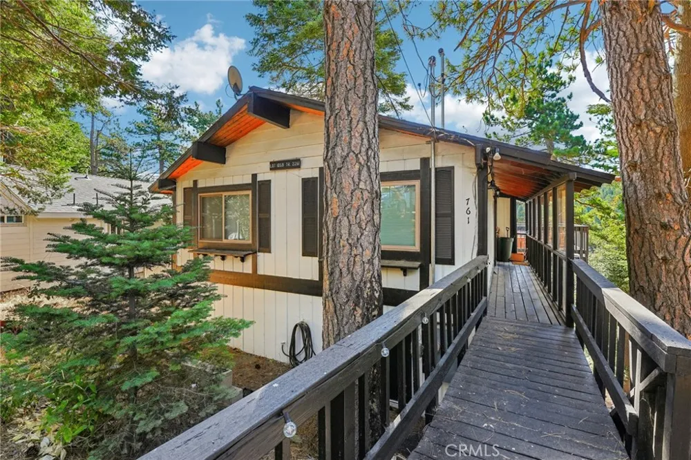 761 W Victoria Court Lake Arrowhead, CA 92352