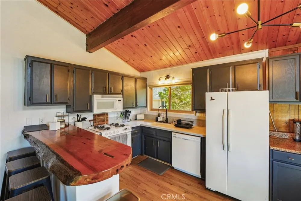 761 W Victoria Court Lake Arrowhead, CA 92352
