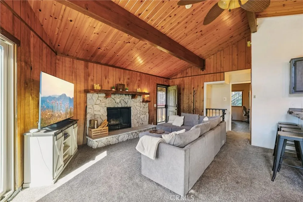 761 W Victoria Court Lake Arrowhead, CA 92352