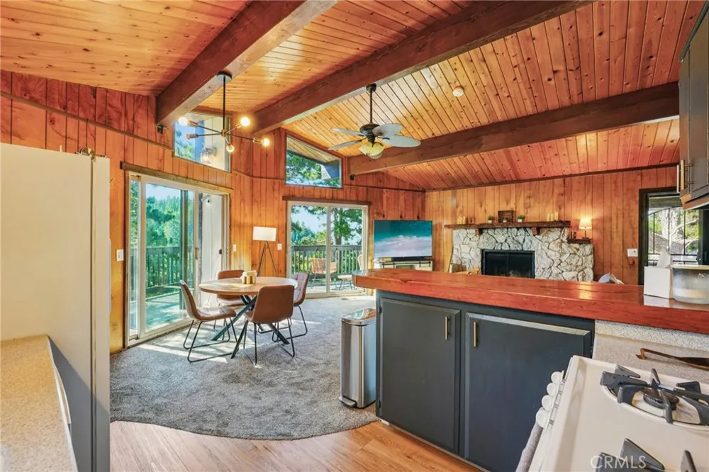 761 W Victoria Court Lake Arrowhead, CA 92352