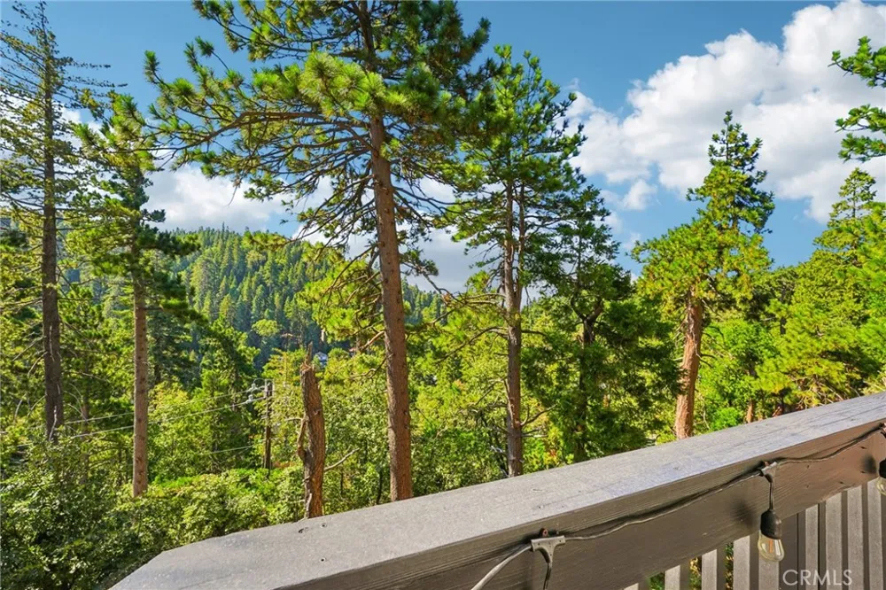761 W Victoria Court Lake Arrowhead, CA 92352
