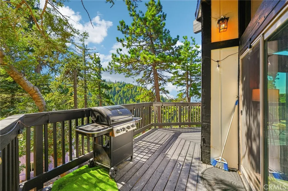 761 W Victoria Court Lake Arrowhead, CA 92352