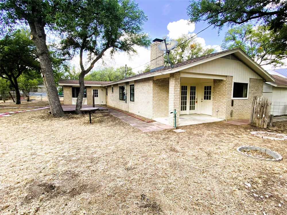 810 Woodland Hills Drive Granite Shoals, TX 78654