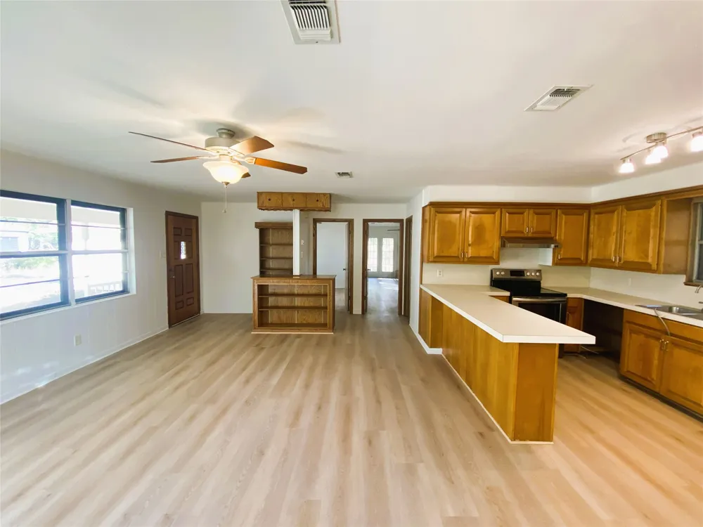 810 Woodland Hills Drive Granite Shoals, TX 78654