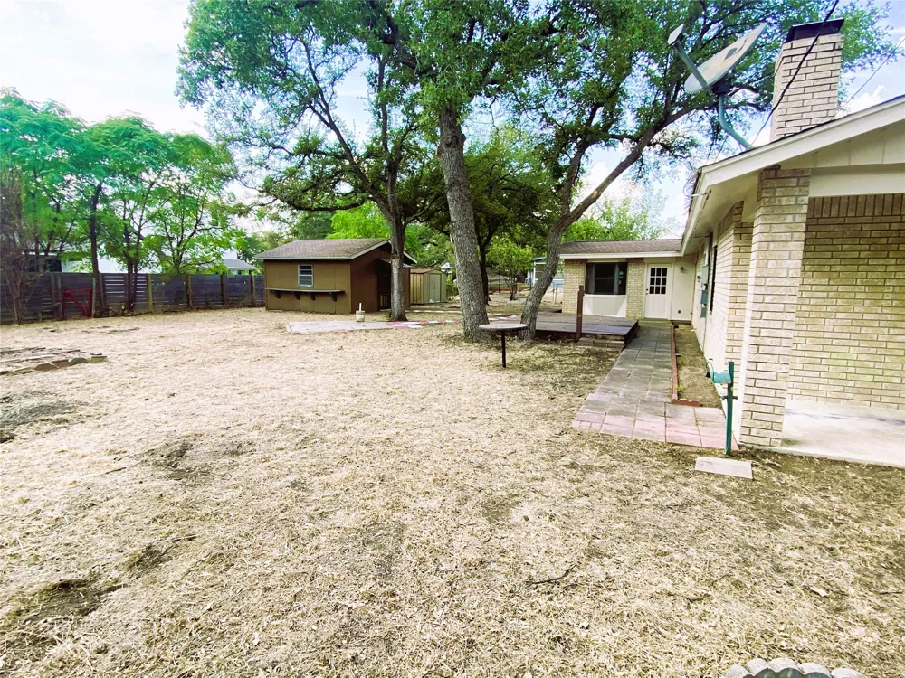 810 Woodland Hills Drive Granite Shoals, TX 78654