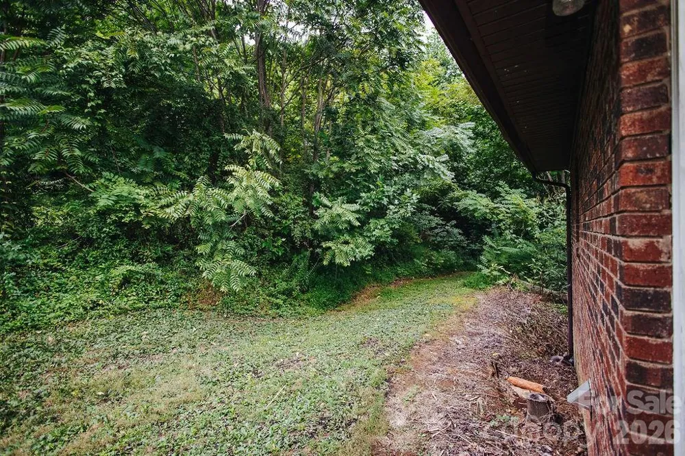 6830 Bat Cave Road Old Fort, NC 28762